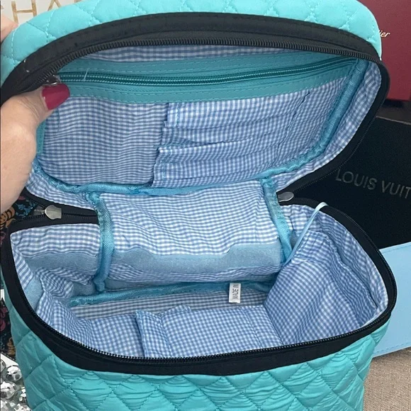 ✨Turquoise Quilted Zipper Cosmetic Train Case✨NWT - Picture 3 of 9